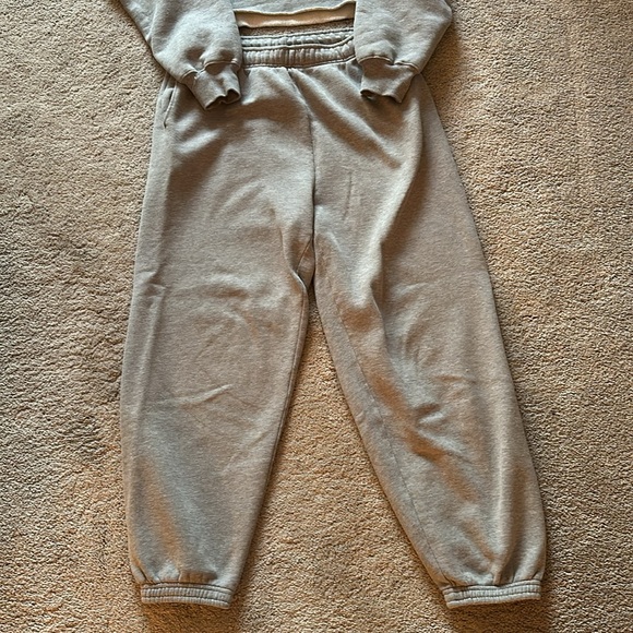 Aritzia TNA Mega Cozy Fleece Sweat Set - Picture 4 of 6